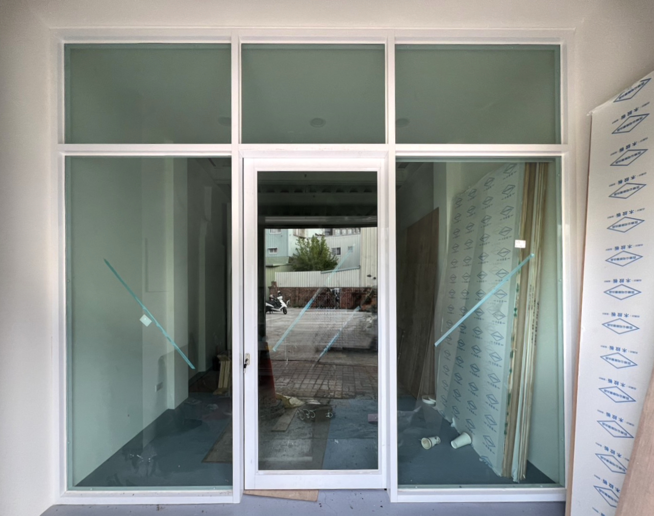 台南西門路吊軌店面門安裝